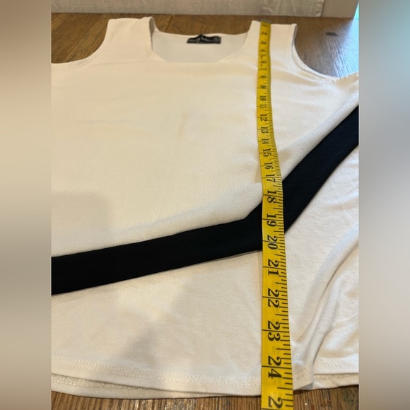 CHERRY BOBIN Haut sans manches – Taille XL – Fait au Canada - Picture 3 of 6